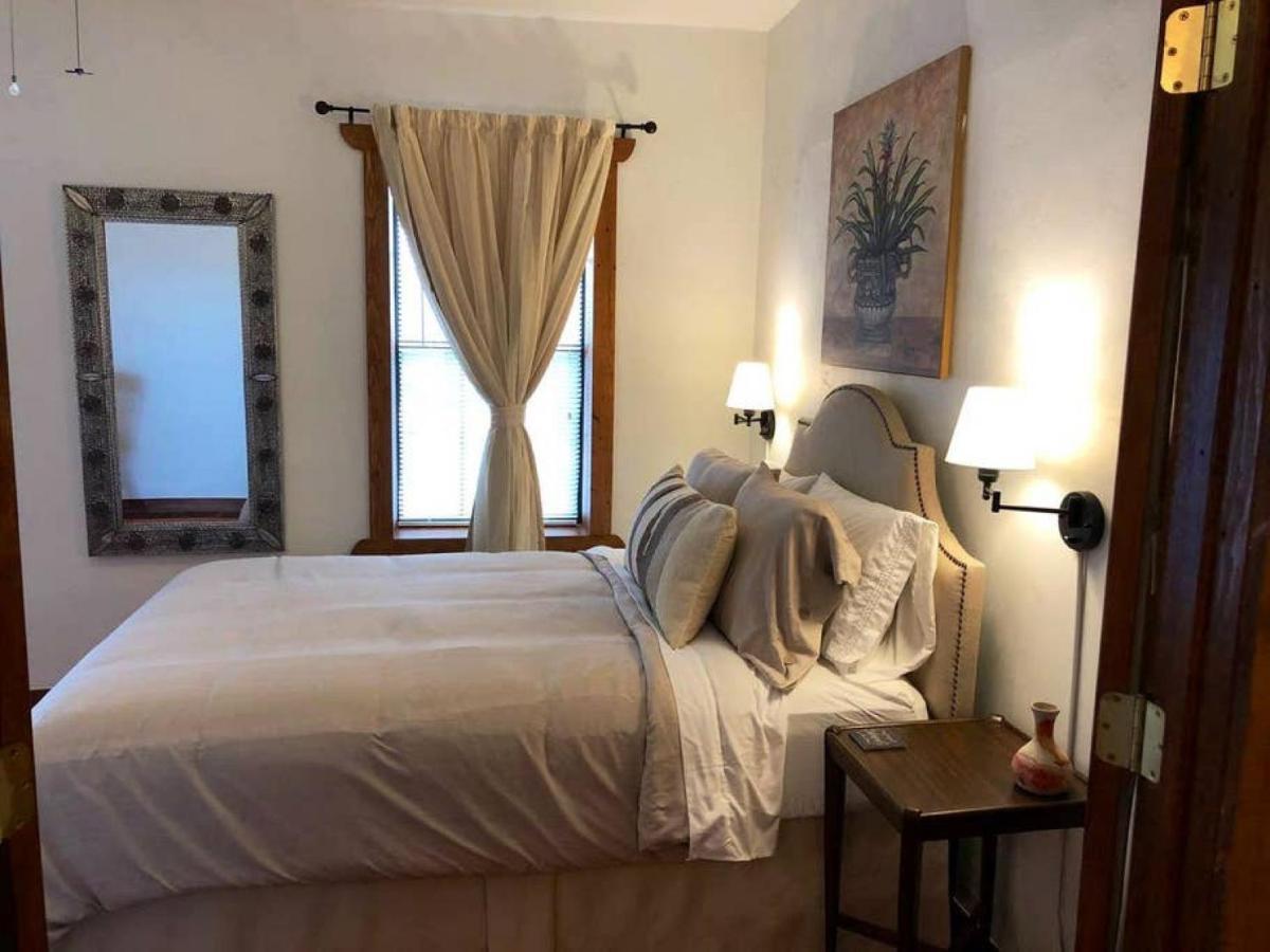 Bed and Breakfast El Viejo Adobe - Across From Sul Ross Campus à Alpine Extérieur photo